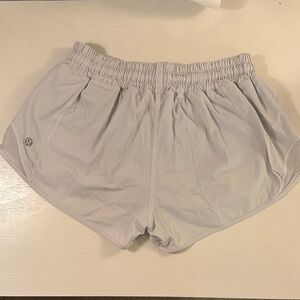 lululemon hotty hot 2.5 shorts